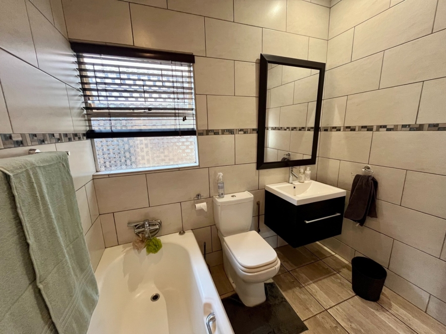 3 Bedroom Property for Sale in La Hoff North West